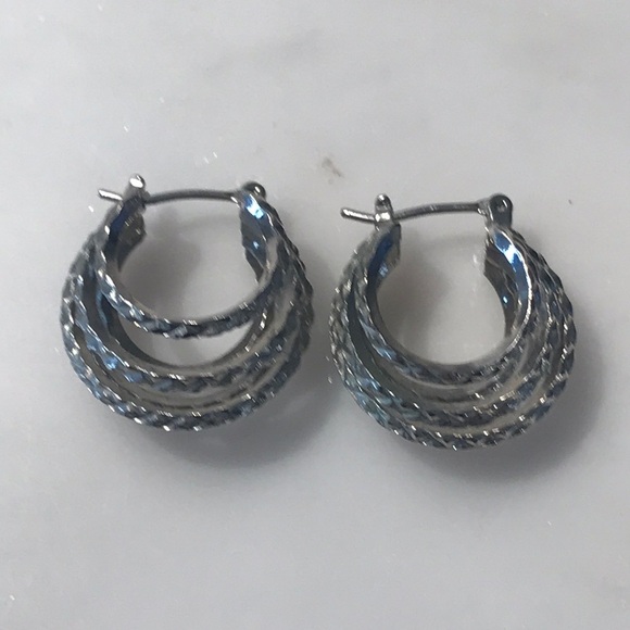 Self Closing Silver Hoop Earrings EUC - Picture 1 of 3